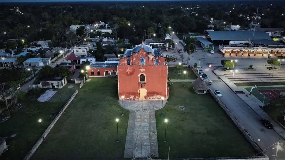 Donde queda el municipio de akil